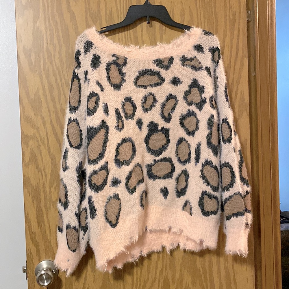 Soft pink cozy leopard sweater by Umgee